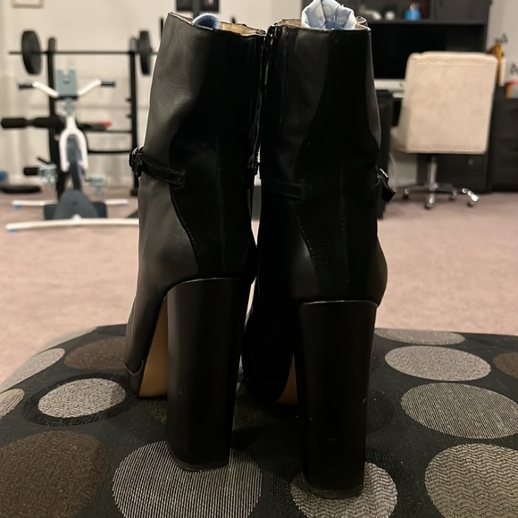 Like New!! BCBG, Max Azaria size 9 Black leather platform boot!! - Picture 3 of 3